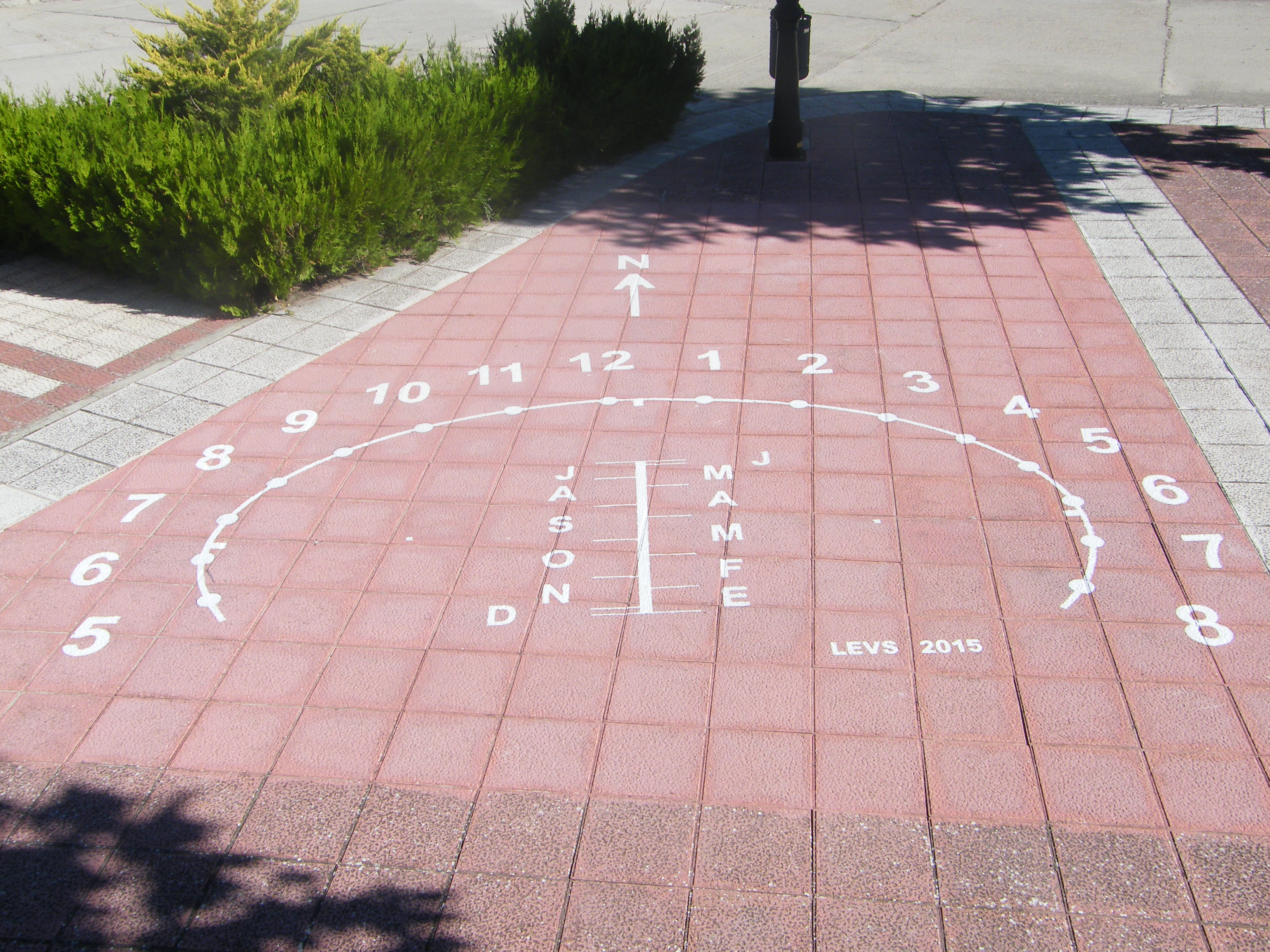 Reloj de sol plaza Matadero, vista general 1