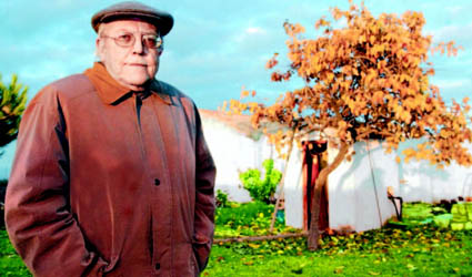 Foto de Jos Jimnez Lozano en portada del diario ABC el 2002-12-13