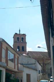 Agujero en tejado de la iglesia de Santiago (2002-09-03) [enlace externo en otra ventana]